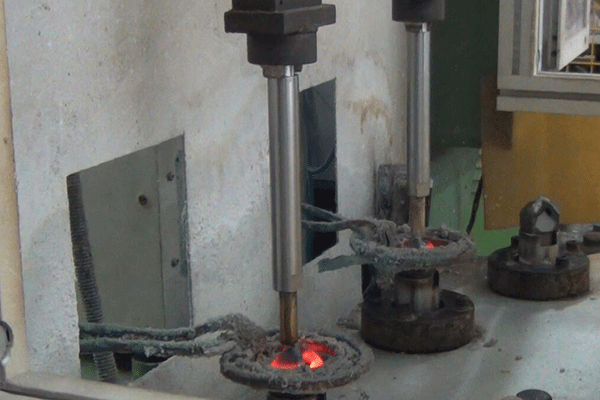 16工位鉆頭自動(dòng)釬焊機(jī)-3.png
